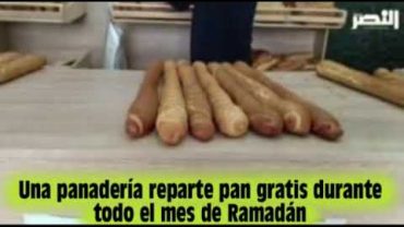 Una panadería reparte pan gratis durante todo el mes de Ramadán.